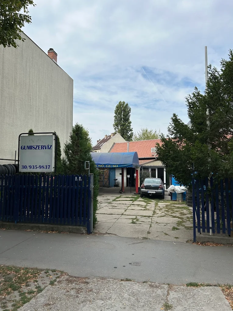 Kócsó Gumiszerviz bejárat